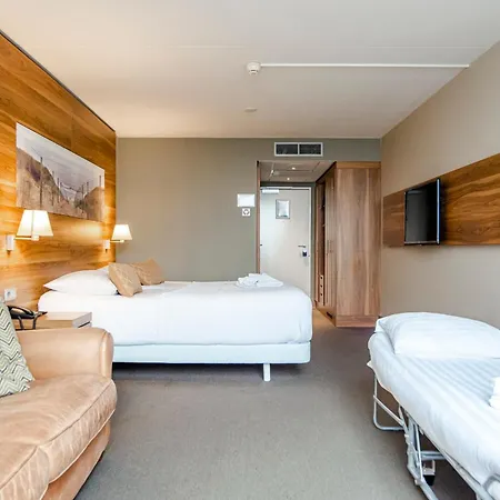 With Stunning Sea View *