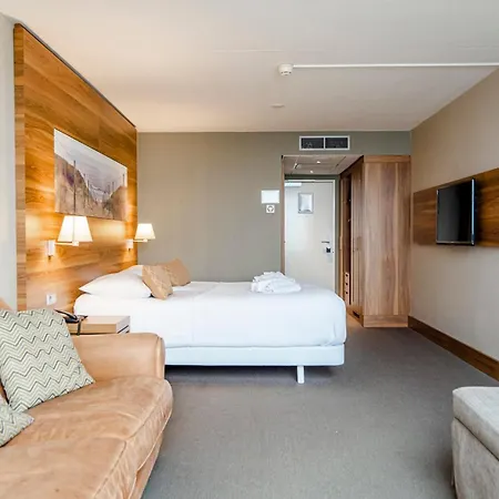 With Stunning Sea View *