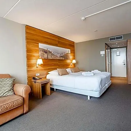 Hotel With Stunning Sea View *